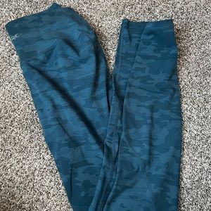CAMO Alphalete criss cross leggings
